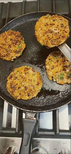 Veggie Burger Recipe |Homemade Veggie Patty Recipe #ytshorts #viral #vegetarianburgers#trending