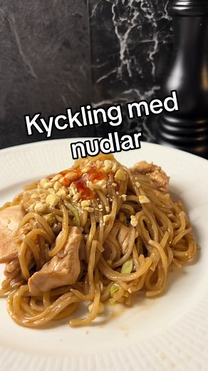 Kyckling med nudlar - Enkelt och snabblagat recept