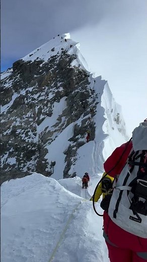 Everest. Hilary Steps. 8.800 metersThe coldest place on the mountain #mountains #climbing