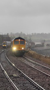 STORMY 🌊 💨 5Z66 Caledonian Sleeper running very Late ⏰ passing Montrose just now with 66733 ‘Cambridge lab’ and 73967 working Polmadie to Aberdeen | Andrew Chalmers