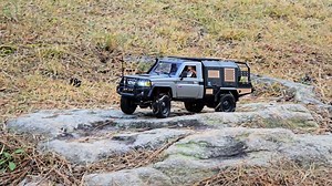 1/12 比例 MN82S 丰田 LandCruiser LC79 开箱和下地越野