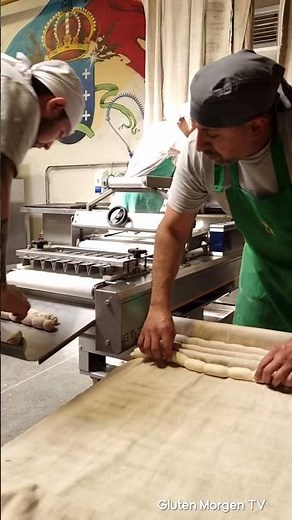 Miñones y flautas en @ConfiteriaArtiaga, el arte de hacer pan. 🥖 🖌️