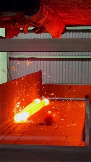 1000度の鋼｜加熱炉で熱せられた圧延前の高張力鋼