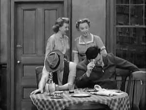 The Honeymooners Full Episode (season 1, episode 27) Head of the House (Mar 31, 1956) Ralph boasts about running his household, and makes a bet with Alice, promising her that he can cook a particular dinner. | Tonight with Bruce Martin
