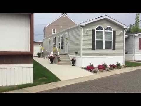 Taking a stroll thru beautiful Carteret Mobile Park Carteret NJ www.MyHomeInCarteret.com