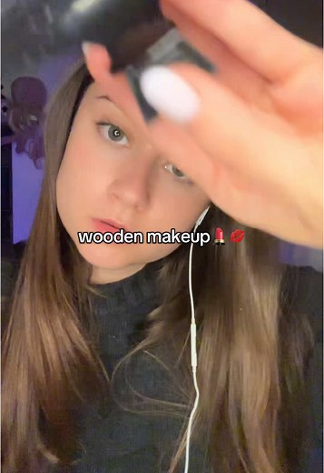 Back to basics today 😛💄 #asmr #asmrpersonalattention #roleplayasmr #asmrmakeup #asmrwoodenmakeup #woodenmakeup #asmrtapping #asmrfacetouching #asmrforsleep
