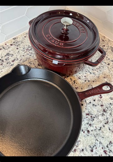 La collection de cuisine française commence avec Staub