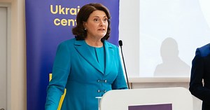 Diana Nausėdienė atvyko atsisveikinti su žuvusiu kariu: suspindo juoda elegancija