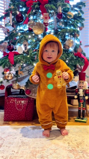 How much ginger is too much ginger? 🤔 THE BOW TIES MATCH 😭❤️ #fyp #cheesebaby #gingerbread #toddlersoftiktok #funnybaby