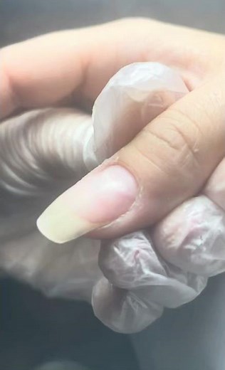 How to Apply Acrylic Powder When Your Brush Isn’t Perfect