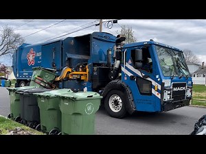 Mack LR Labrie Expert garbage truck packing cart lines and heavy trash