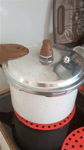 Brinox pressure cooker with ceramic coating