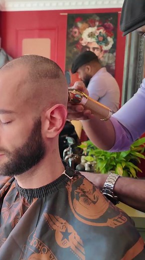 The British Gentleman Barber of Nantes #shave #facial #asmr #relax | Shaves and Massages