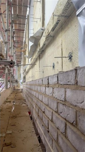 Кладка фасадного кирпича в Лондоне