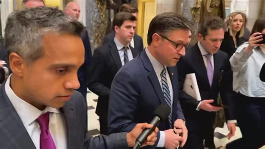 Speaker Johnson to me on if Trump should answer questions about Jeffrey Epstein in House probe since his name is mentioned more than 1,000 times in files. “The president submits to press inquiries every day” Reminded him those aren’t under oath “Not under oath. But he’s asked the questions all the time and he answers them” (Trump also deflects/berates reporters for asking)