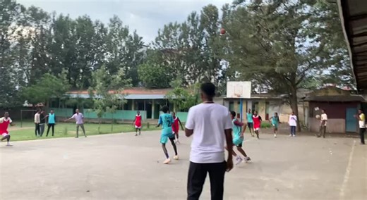 In-Game Basketball Dunks: Crazy Highlights and Moves