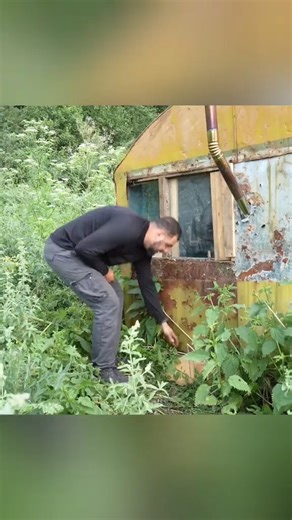 Repairing an Abandoned Trailer to Survive in the deep forest | Navy Notes