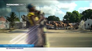Mozambique : suite de notre grand reportage sur la guerre contre les islamistes. Officiellement, cette crise a fait plus de 3000 morts et 800 000 déplacés depuis 2017. Après la reprise de Mocimboa da Praia aux djihadistes, les déplacés reviennent peu à peu. | TV5MONDE