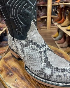 21 reactions | Front Cut Python Skin Boots in color Natural!! Leave a comment on your size if price quote is needed!! You can always stop by our location!! We also offer shipping nationwide!! ☎️ 713-514-9939. La Hacienda Boot Co. 2429 Telephone Rd Houston, Texas 77023 ☎️ 713-514-9939/346-510-8311 #lahaciendabootco #custommade #handmade #boot #botas #explorepage | La Hacienda Boot Co. | Facebook