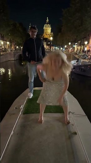 Magic trick in Amsterdam 😀 #anna #delos #magicgirl #magictrick #amstedam #babe #enjoyit #ytshorts