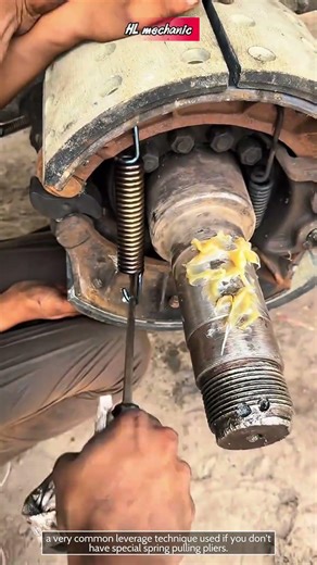 lever technique for installing brake lining springs #technique #technical #installation #mechanic
