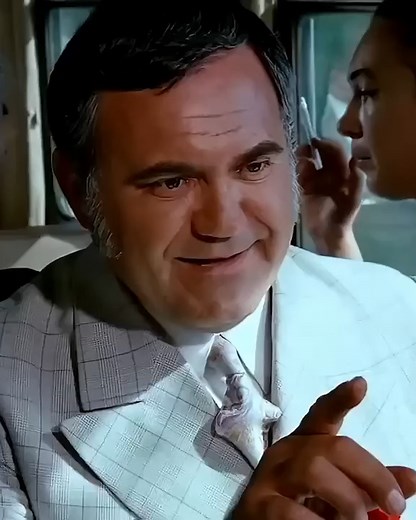 Flirt old-school, varianta premium, nu tutoriale de pe internet.😄💘 Dem Rădulescu știa meserie. „Astă seară dansăm în familie”, la CineStars. | CineWow