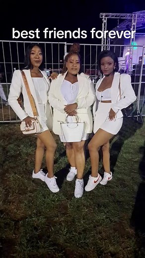 Diphiri le makunutu di faa....Batho ba ba nkitseng Kiba❤️🙏 re buwa everyday 😍🙌 From High School Regolotswe To NWU, to again furthering in same institutions online to being colleagues in the same field 🙌🙏❤️😘