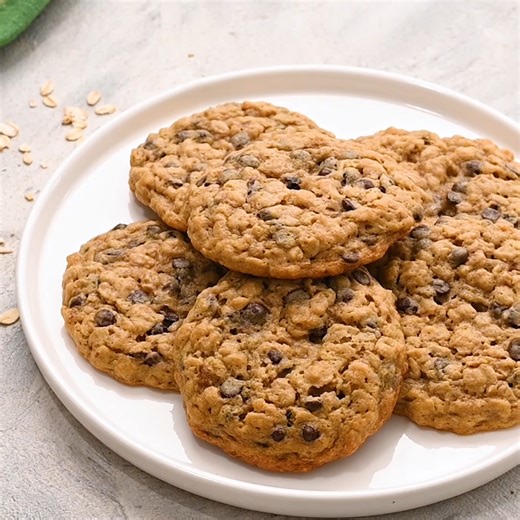 5.3K views · 102 reactions | Recipe: https://therecipecritic.com/oatmeal-chocolate-chip-cookies/ These oatmeal chocolate chip cookies are insanely delicious. Crispy on the outside, chewy on the inside, and loaded with chocolate! | The Recipe Critic | Facebook