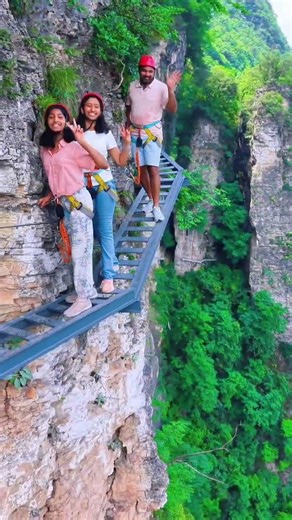 Facing the ultimate height in Zhangjiajie