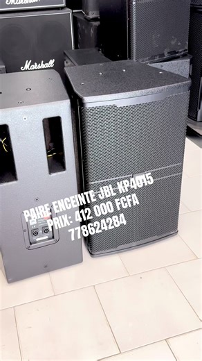 PAIRE D’ENCEINTES JBL KP4015 – PUISSANCE & QUALITÉ PRO 🔊 Offrez-vous le son JBL professionnel avec cette paire d’enceintes JBL KP4015, conçues pour les prestations live, DJ, églises, événements, bars et cérémonies. Des basses puissantes, des médiums clairs et des aigus précis pour une diffusion sonore propre et percutante 💥 ✅ Haut-parleur 15 pouces haute performance ✅ Son clair, puissant et bien équilibré ✅ Construction robuste pour usage intensif ✅ Connectique professionnelle (Speakon) ✅ Idéa