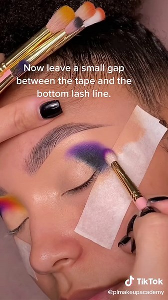 How to create the sharpest edges in a few simple steps🔪 #makeuphacks #wingedliner #makeup #eyeshadowblend #makeuptutorial #plouise #fyp #eyeshadow