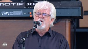 Michael McDonald's incredible rendition of 'I Heard It Through The Grapevine'. | AXS TV