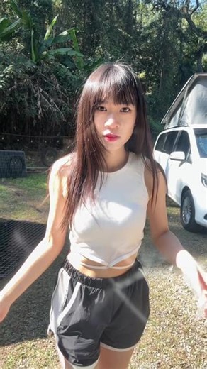 人生必须得到处走走停停🌞 #在大自然里chill一下 #谁还不是小腰精 #原相机走拍 #爱拍照的女孩