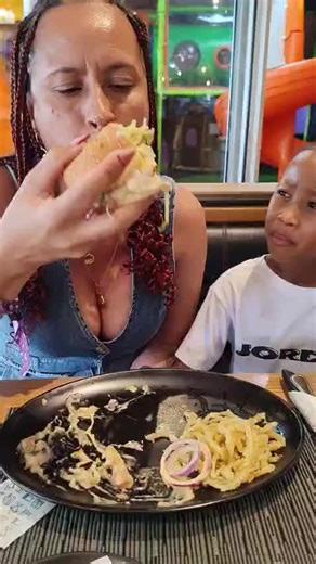 Navigating Cultural Differences in Dining Etiquette