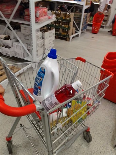 Carreras de coches en el supermercado