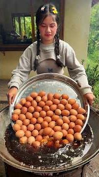 Cooking fried eggs and eat with new recipe