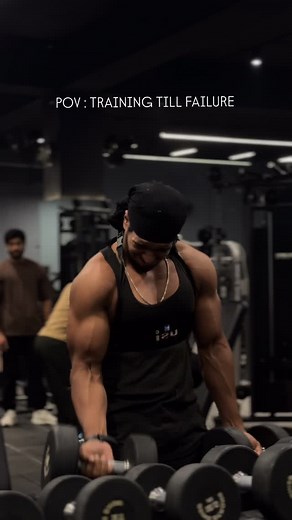 Read Full Caption !! 1️⃣ Training close to failure recruits the highest threshold muscle fibers — that’s where real hypertrophy happens. 2️⃣ Last 3–5 reps near failure = maximum mechanical tension = maximum growth. 3️⃣ You don’t need 100 sets. You need hard sets. Close-to-failure training ➝ 2–3x more hypertrophy response. 4️⃣ RPE 9–10 sets stimulate far more growth than easy volume. Quality > quantity. #fitnessindia #gymreelsindia #indianfitnesscommunity #trainingtillfailure #gymlifeindia #desif
