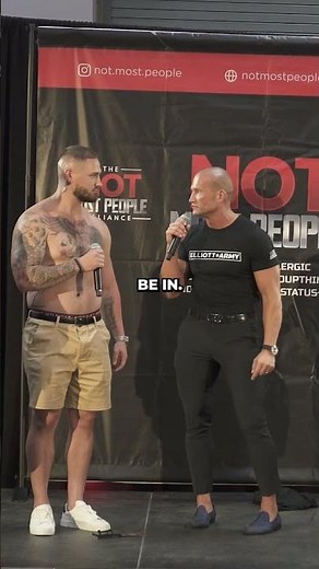 Crazy moment caught on stage…👀