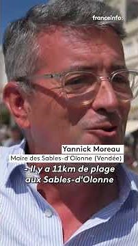 Sables-d'Olonne: a stop for bare-chested people