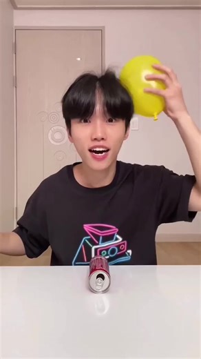 4 Funny Balloon Tricks to Entertain Your Cat