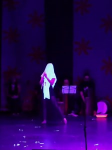 Tūtava va al templo a pedir ayuda a Dios por primera vez en su vida. Pero las mujeres ultra religiosas que ahí se encontraban rezando la discriminan por su apariencia y por llevar su canasta de fruta. La corren a golpes. #fetiaitepo #curso #clases #baile #dancer #teatro #theatre #dance #jazz #contemporary #art @melisa_0957 @Sam @cosa1 @Dive Virtual