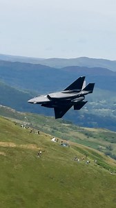 Awesome approach angle by this F-35 in the Mach Loop! | Tom Whitworth Photo