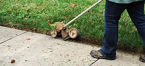 How to Use Lawn Edging Tools | DoItYourself.com