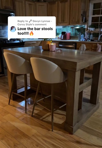 Stylish and Neutral Bar Stools for Your Kitchen