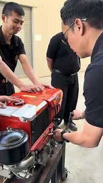 Starting a small Kubota diesel engine by rotating the crank. #MechanicPreparation #BeginnerMechan...