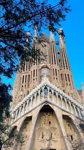 Discover the Sagrada Familia: Gaudí's Masterpiece in Barcelona