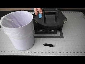 Roomba® 100/1000 Series Vac/Combo | How to Empty and Clean the Bin