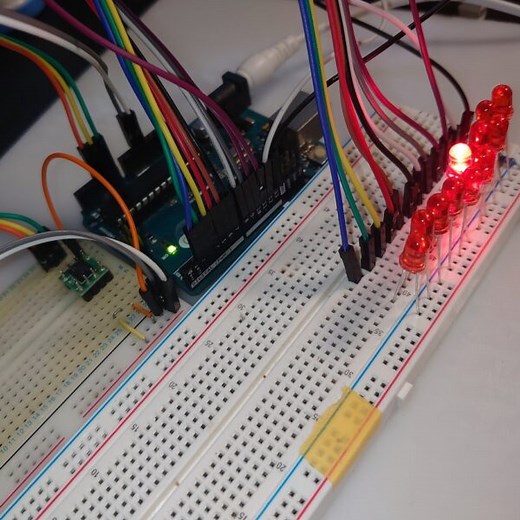 加速度センサKXR94-2050で実装する高精度デジタル水平器：重力ベクトル分解と逆三角関数による角度演算