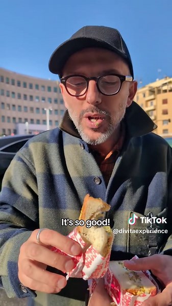 Are you looking for a veeery good sandwich? 🥪 This hidden gem in Rome is where locals go for the real deal! Want to skip the touristy spots and discover what’s fresh and authentic? Follow us to eat like a local in the Eternal City! 🇮🇹 #divitaexperience #cucinaitaliana #sandwich #rome #roma #romestreetfood #streetfood #foodies #foodlover #foodtok #giubileo #jubilee
