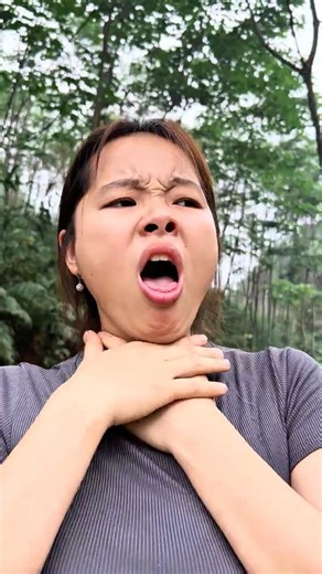 How to handle a bone stuck in your throat✔️ #survival #bushcraft #camping